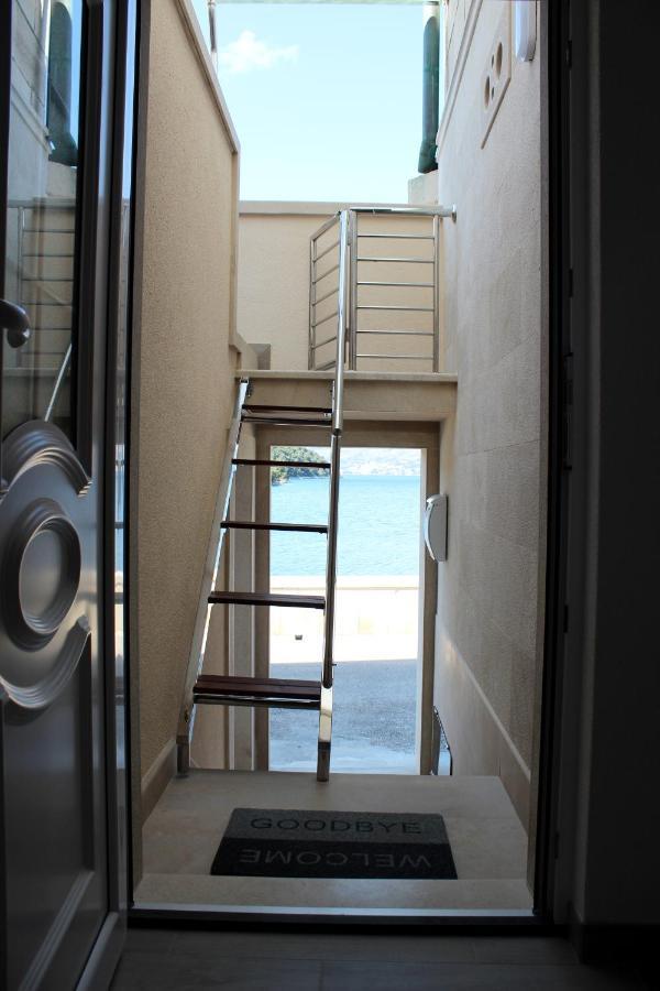 The View Apartment Pucisca Bagian luar foto