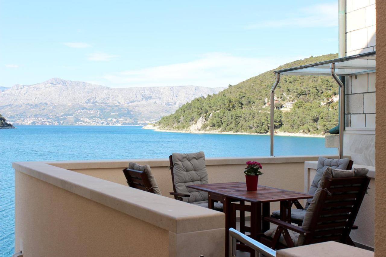 The View Apartment Pucisca Bagian luar foto