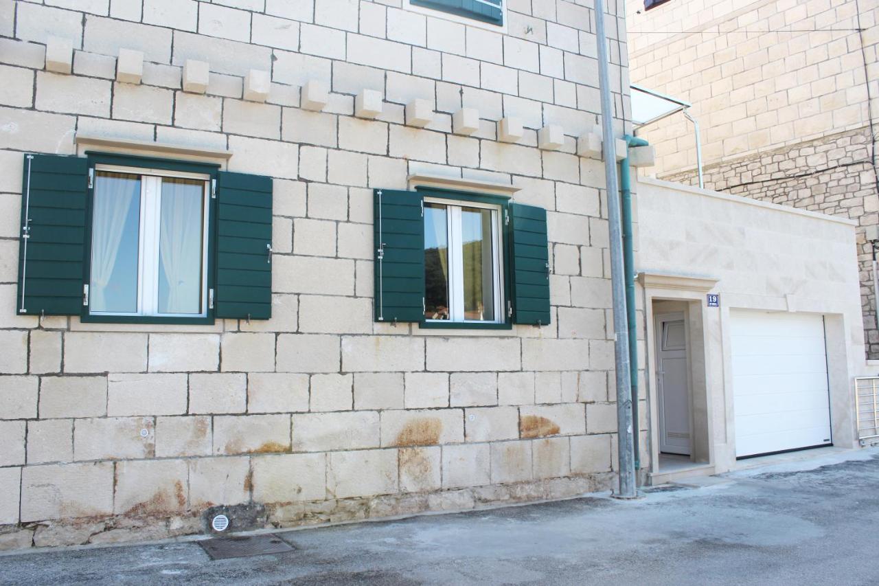 The View Apartment Pucisca Bagian luar foto