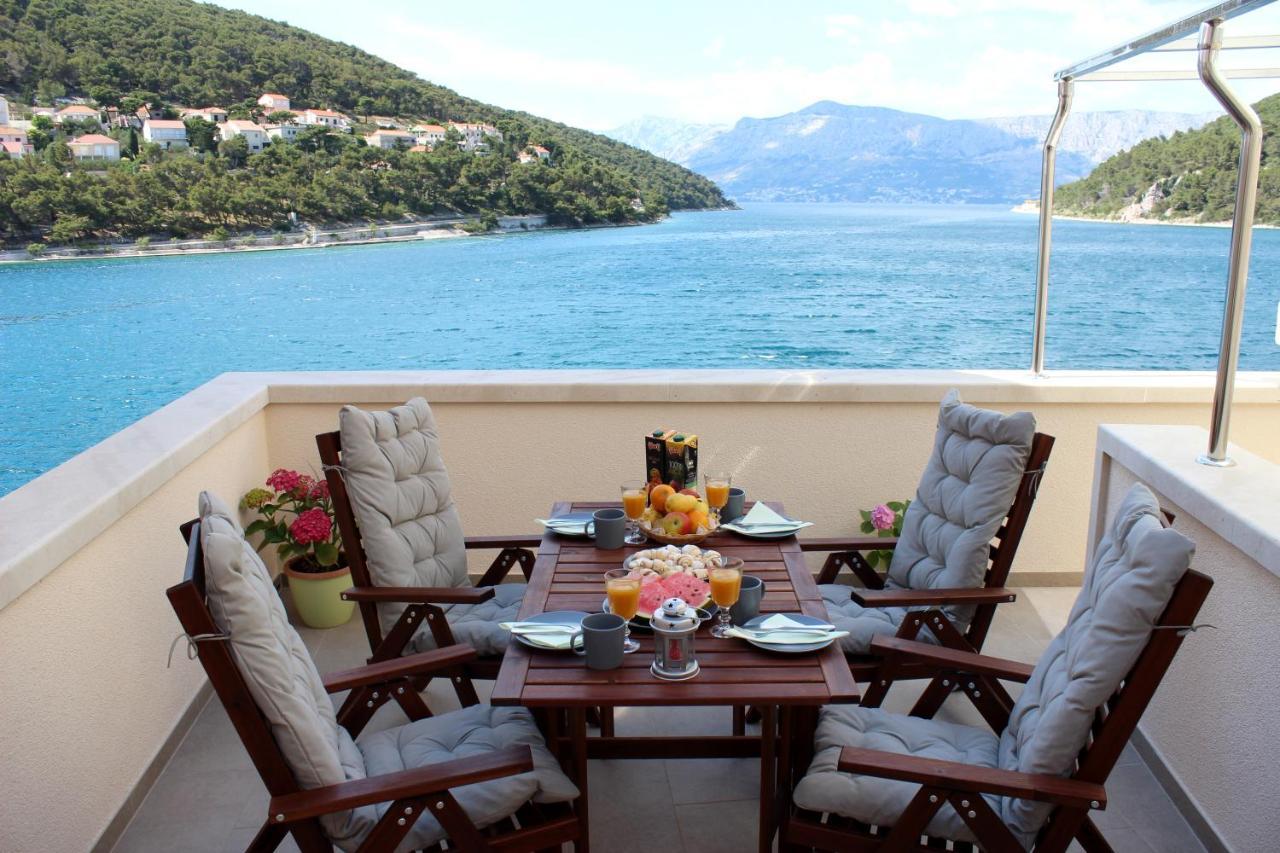 The View Apartment Pucisca Bagian luar foto