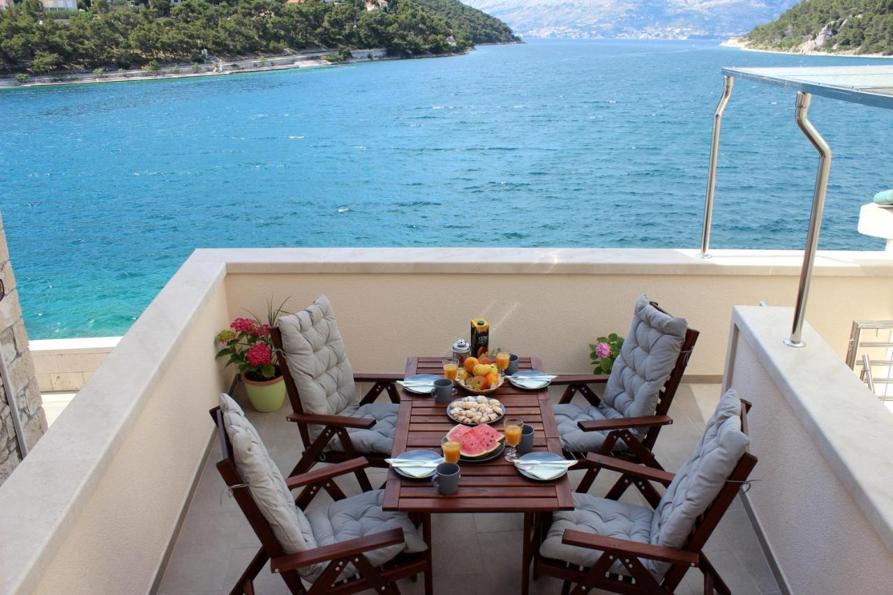 The View Apartment Pucisca Bagian luar foto
