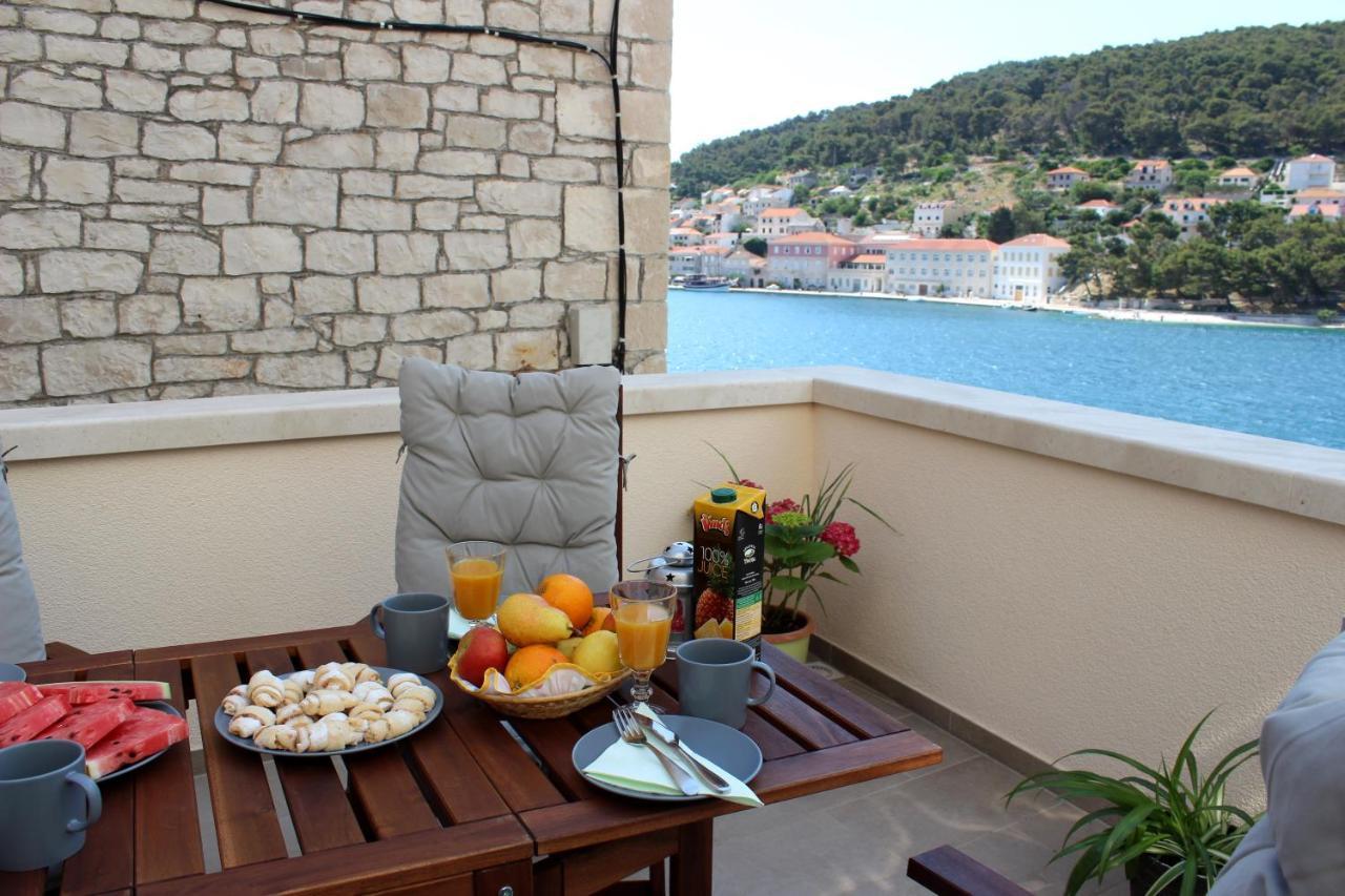 The View Apartment Pucisca Bagian luar foto