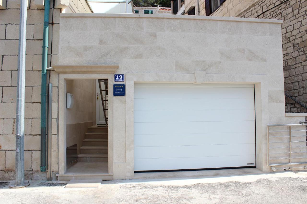 The View Apartment Pucisca Bagian luar foto